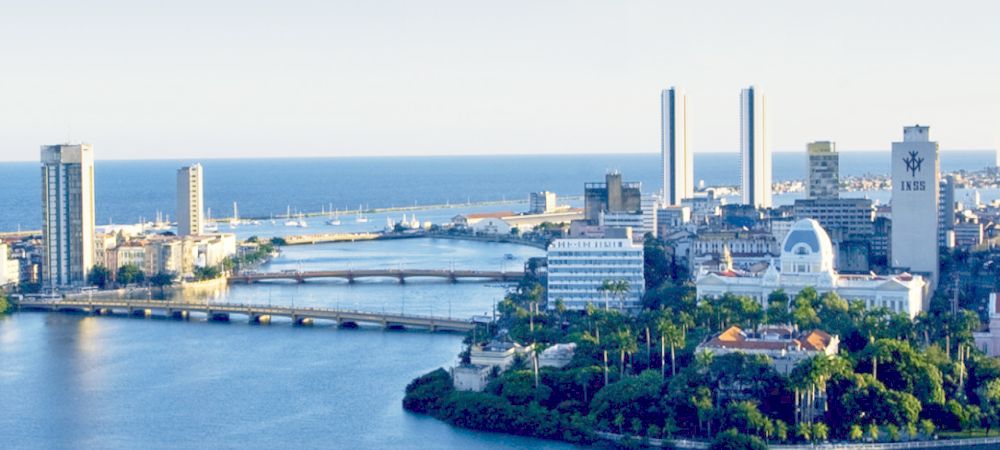 Paisagem aéria do Recife mostrando a ilha do Recife e São José